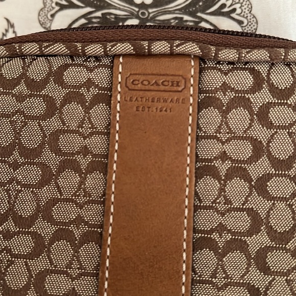 Coach small pouch. - Picture 2 of 8